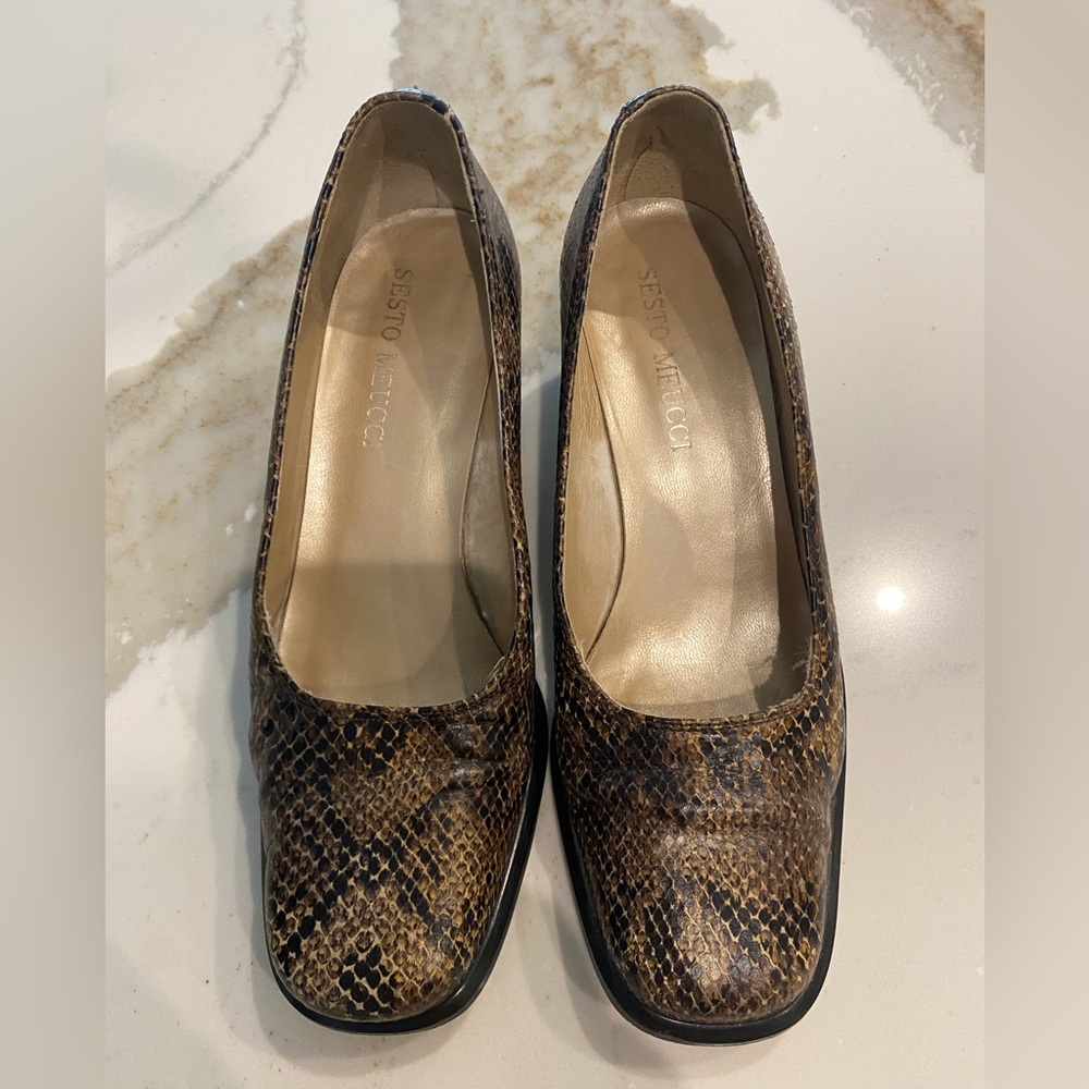 Sesto Meucci Brown and Beige Leather Patterned Mid Heel Pumps. Size 4 1/2 M